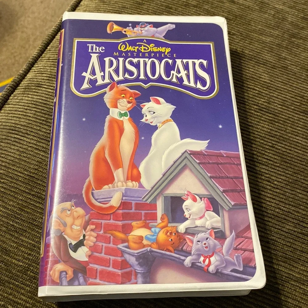 Walt Disney Masterpiece Collection The Aristocats VHS movie.Excellent condition.